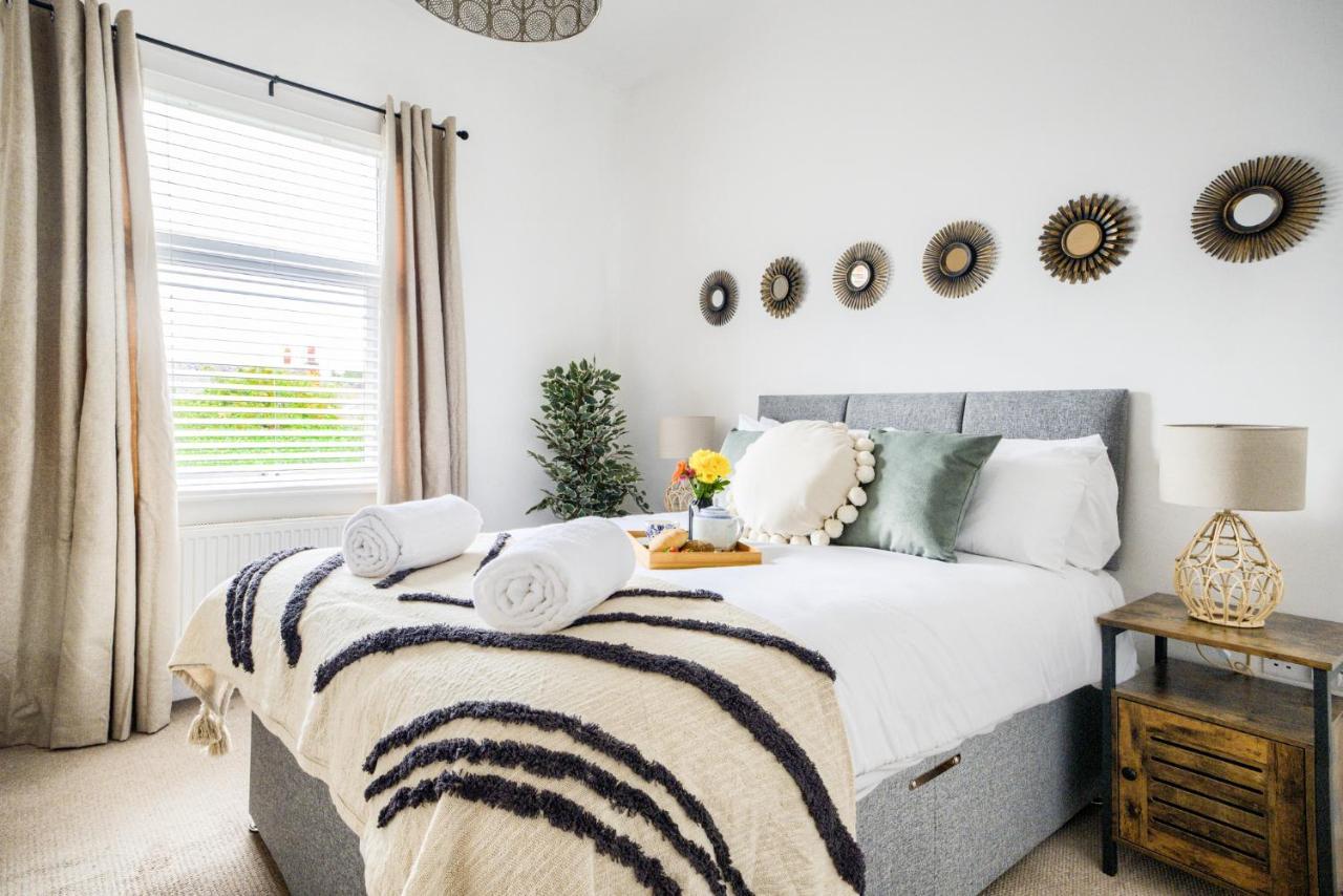 Coventry Fashionable House, City Centre, Free Parking, Sleeps 4, By Empower Homes Bagian luar foto