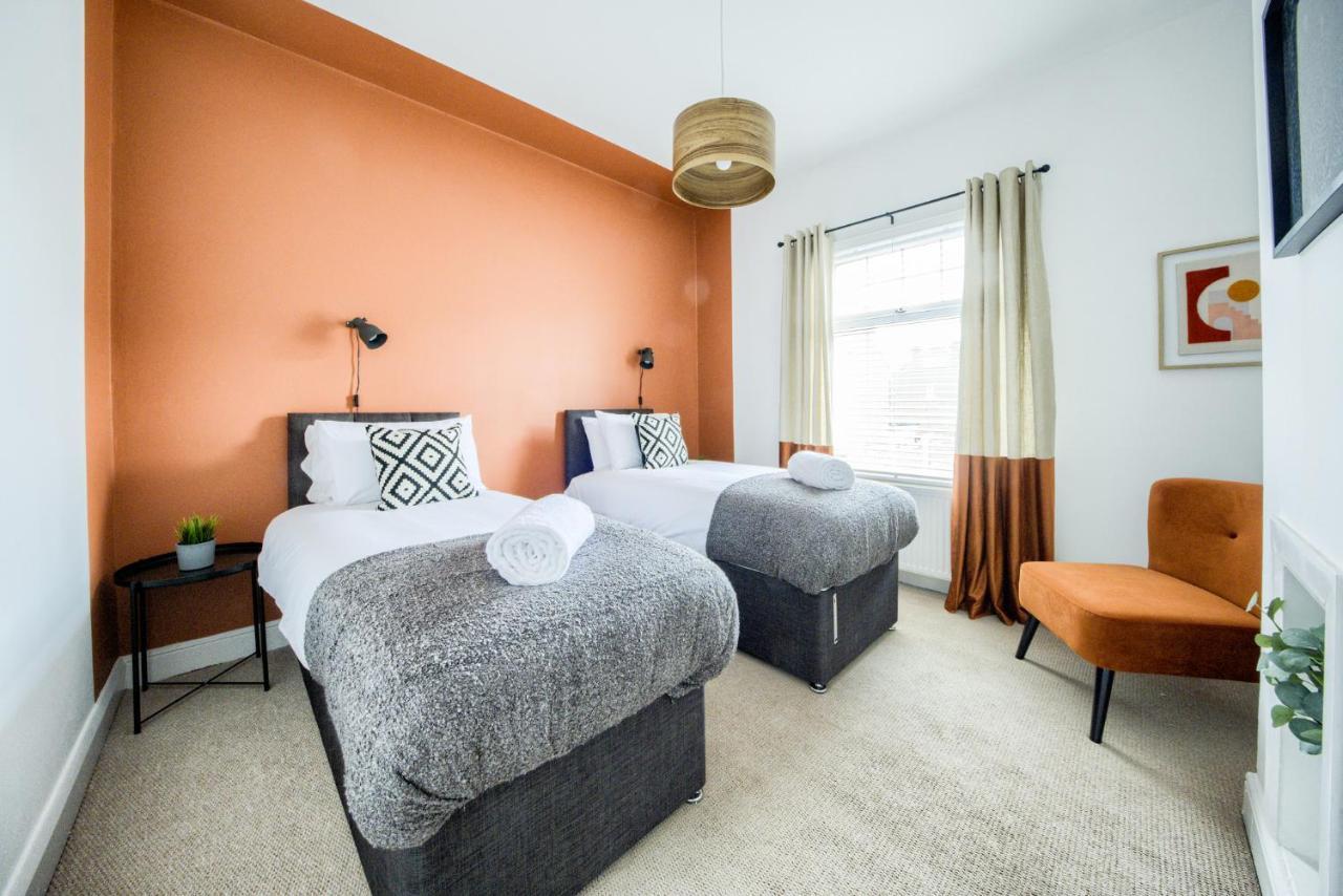 Coventry Fashionable House, City Centre, Free Parking, Sleeps 4, By Empower Homes Bagian luar foto