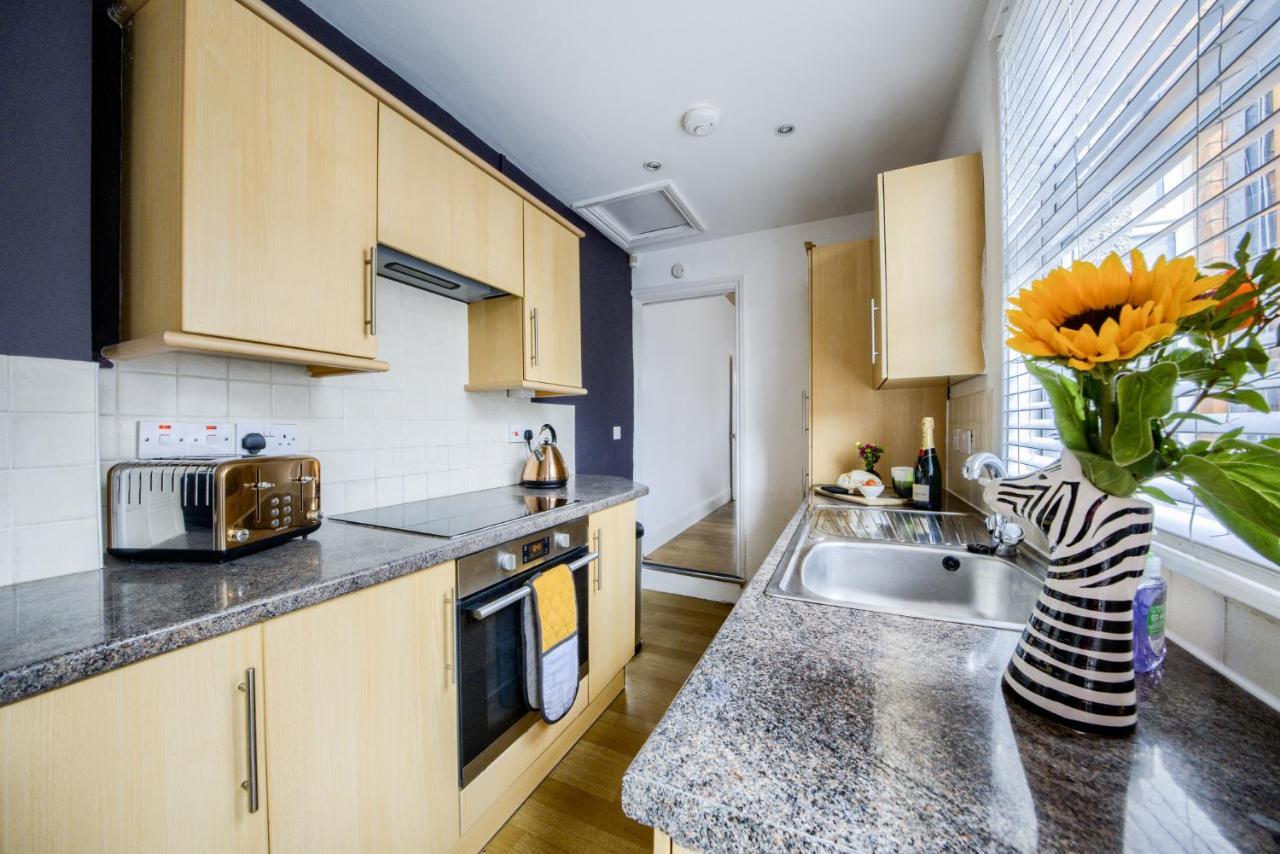 Coventry Fashionable House, City Centre, Free Parking, Sleeps 4, By Empower Homes Bagian luar foto