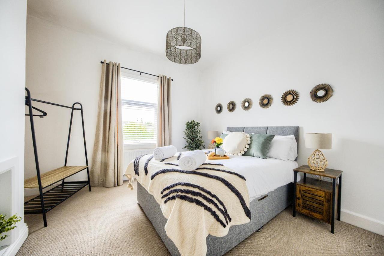 Coventry Fashionable House, City Centre, Free Parking, Sleeps 4, By Empower Homes Bagian luar foto